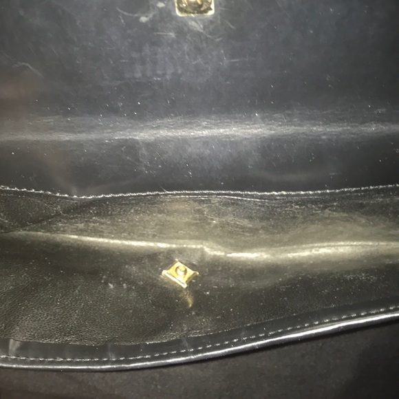 Used Woman’s Gucci Wallet—Please Read Description. - Picture 3 of 8